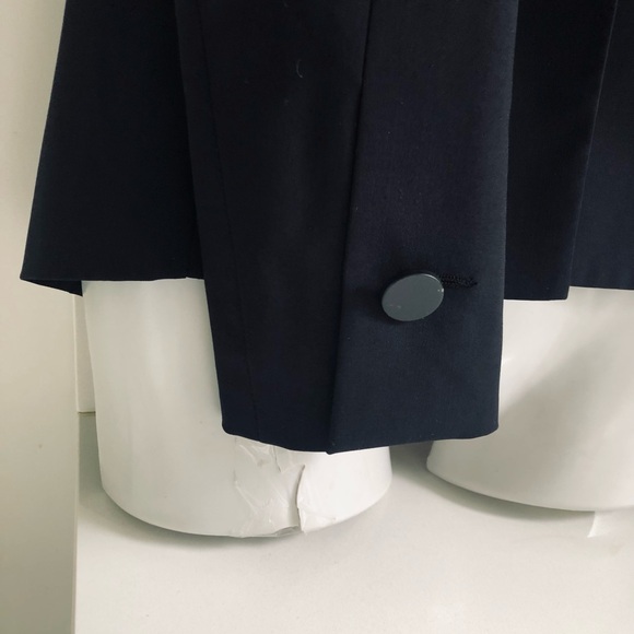 Structured Black Single-Button Tailored Blazer. Size 0 - Picture 10 of 14